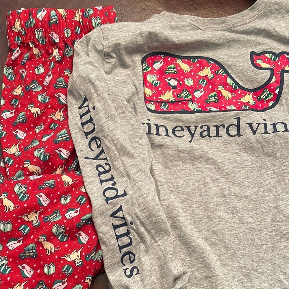 Vineyard Vines Gray and Red Pajama Set with Festive Whale Design
